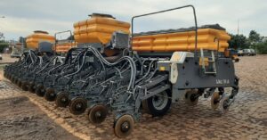 Plantadora Frontier com Tandem – Valtra F3016